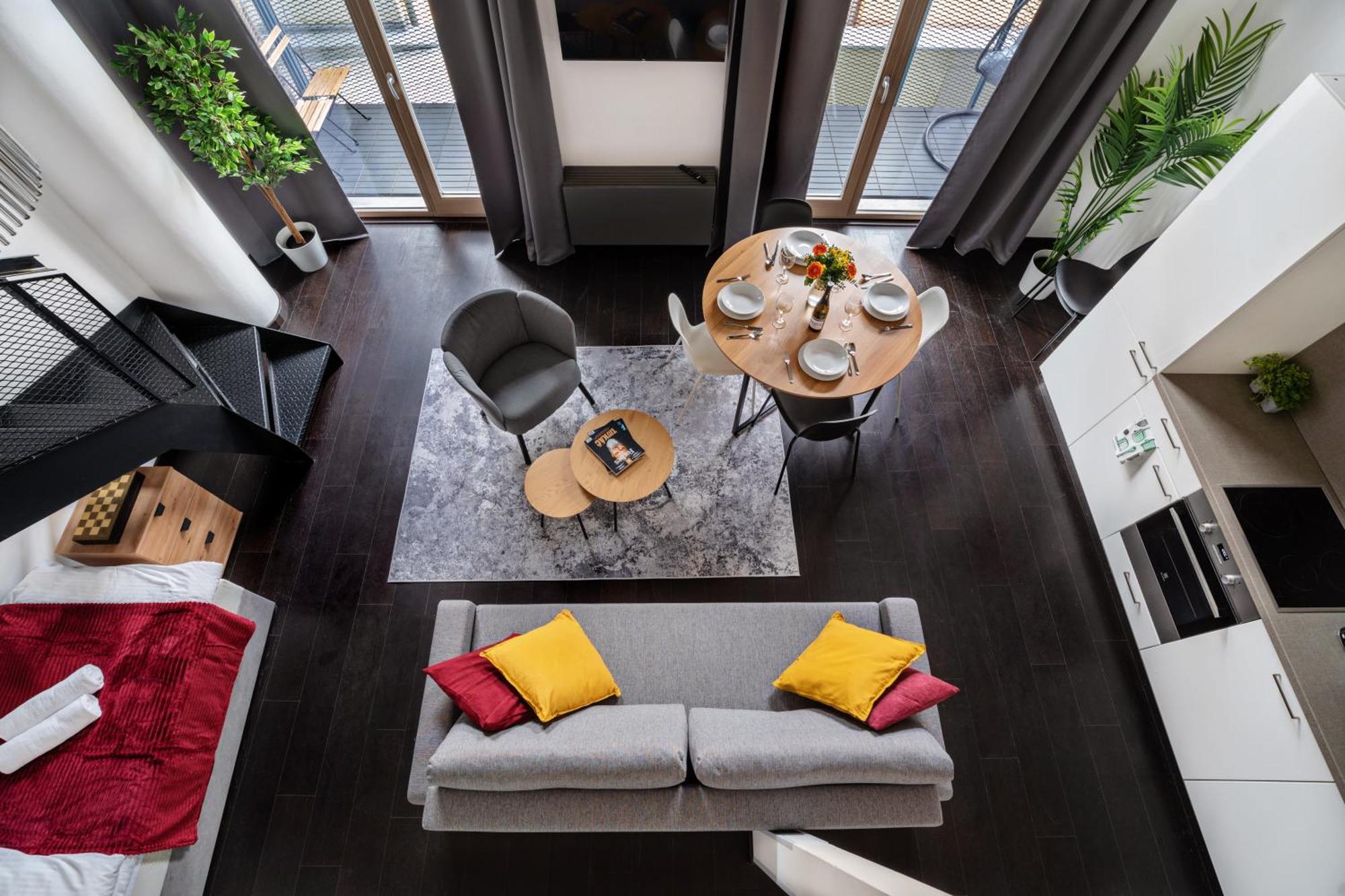 Loft Spacious In Praga